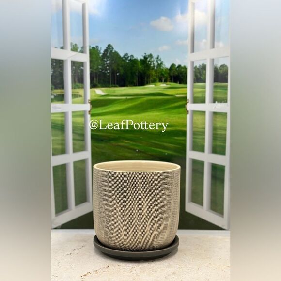 Greich Gray/Beige Ceramic Planter Pot with saucer attached - Picture 4 of 9